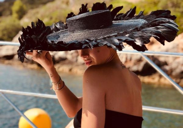 ¿El Tocado es solo de etiqueta?  Rompe los esquemas 