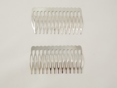 2 Metal comb 7 x 4 cm