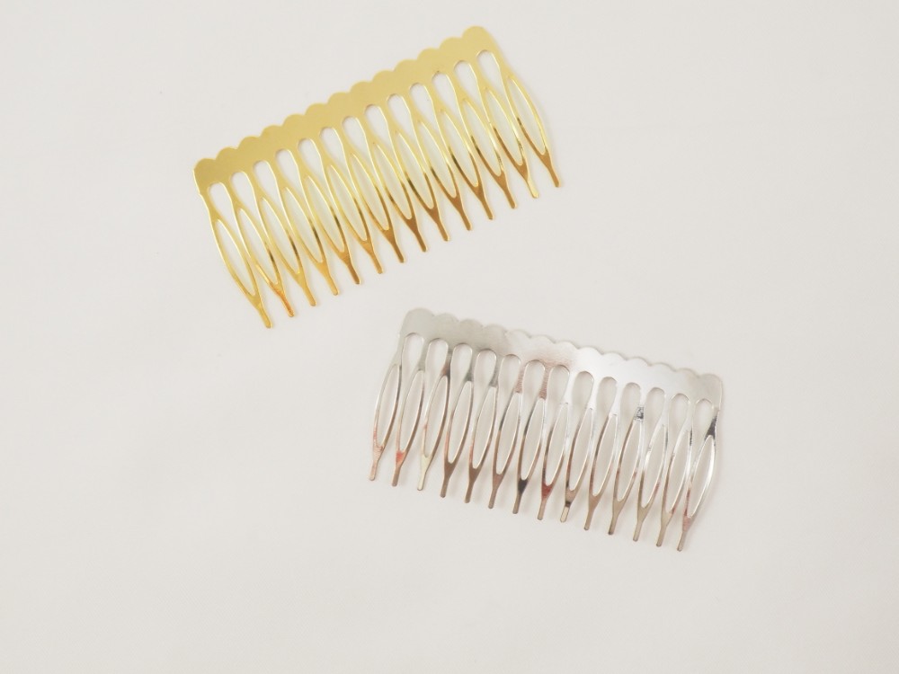 2 Metal comb 7 x 4 cm