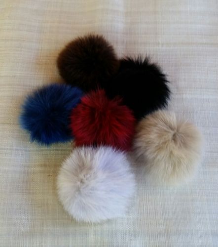 Fox pom-poms diam. 9 cm aprox. 